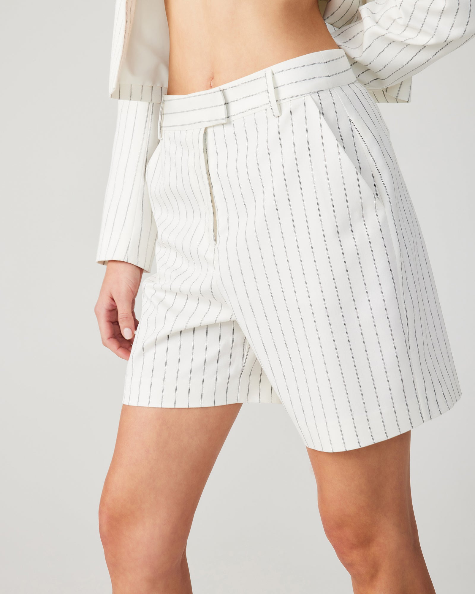 RUBINA SHORTS WHITE/BLACK - Image 3