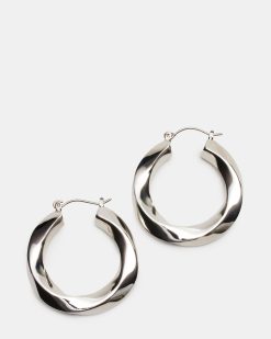 MEDIUM TWISTED HOOPS SILVER