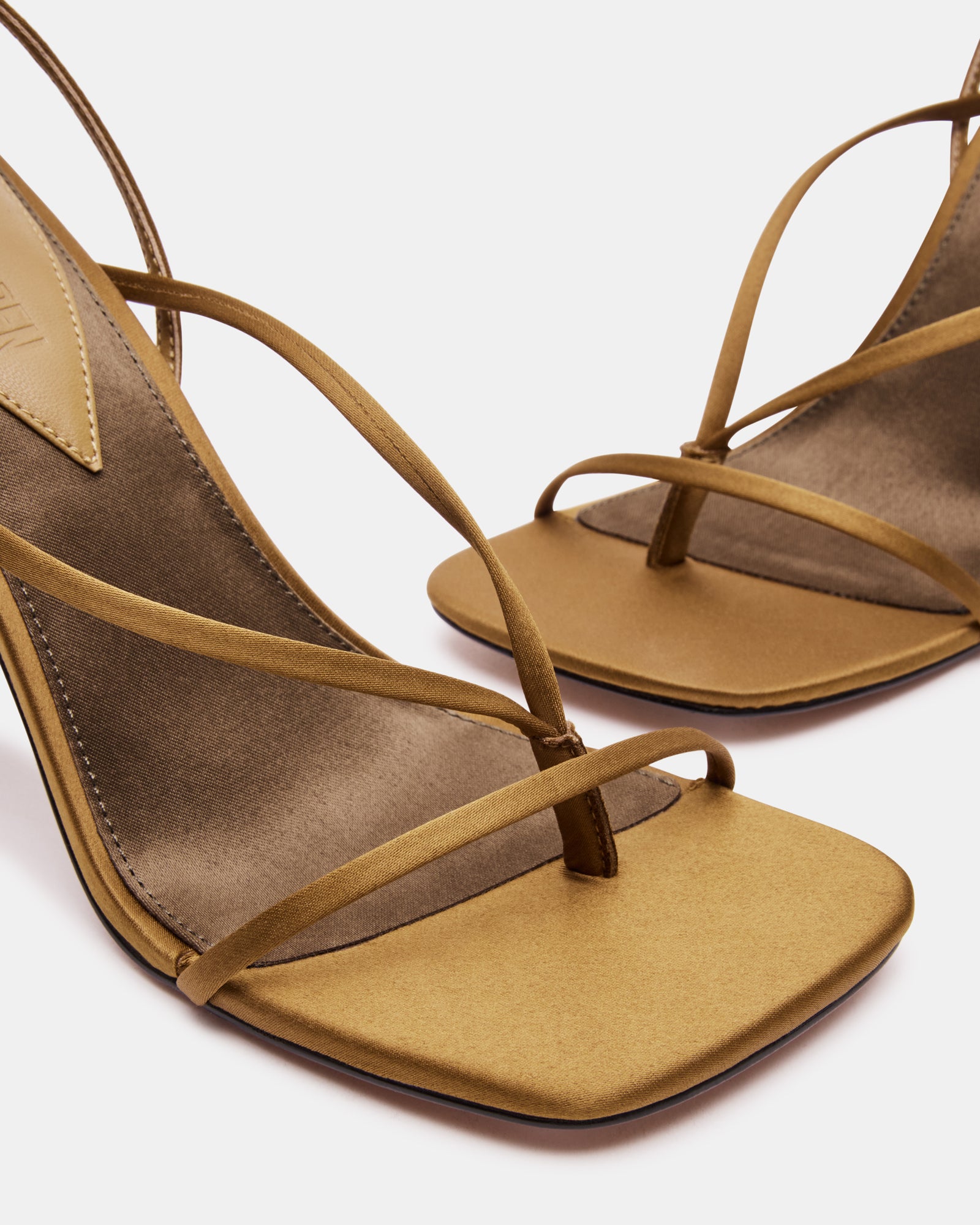 ANNIE OLIVE - Image 3