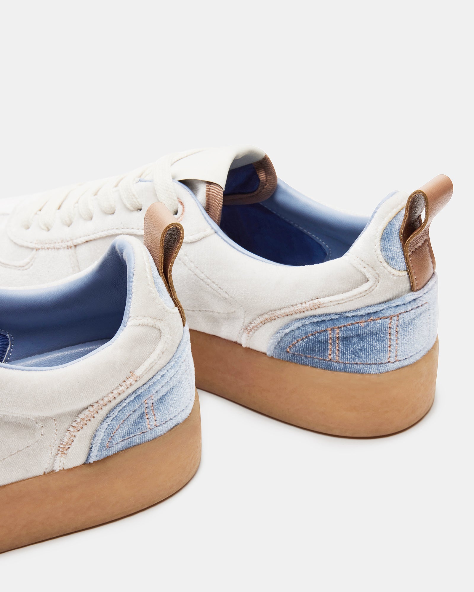 TUCKER WHITE - Image 4