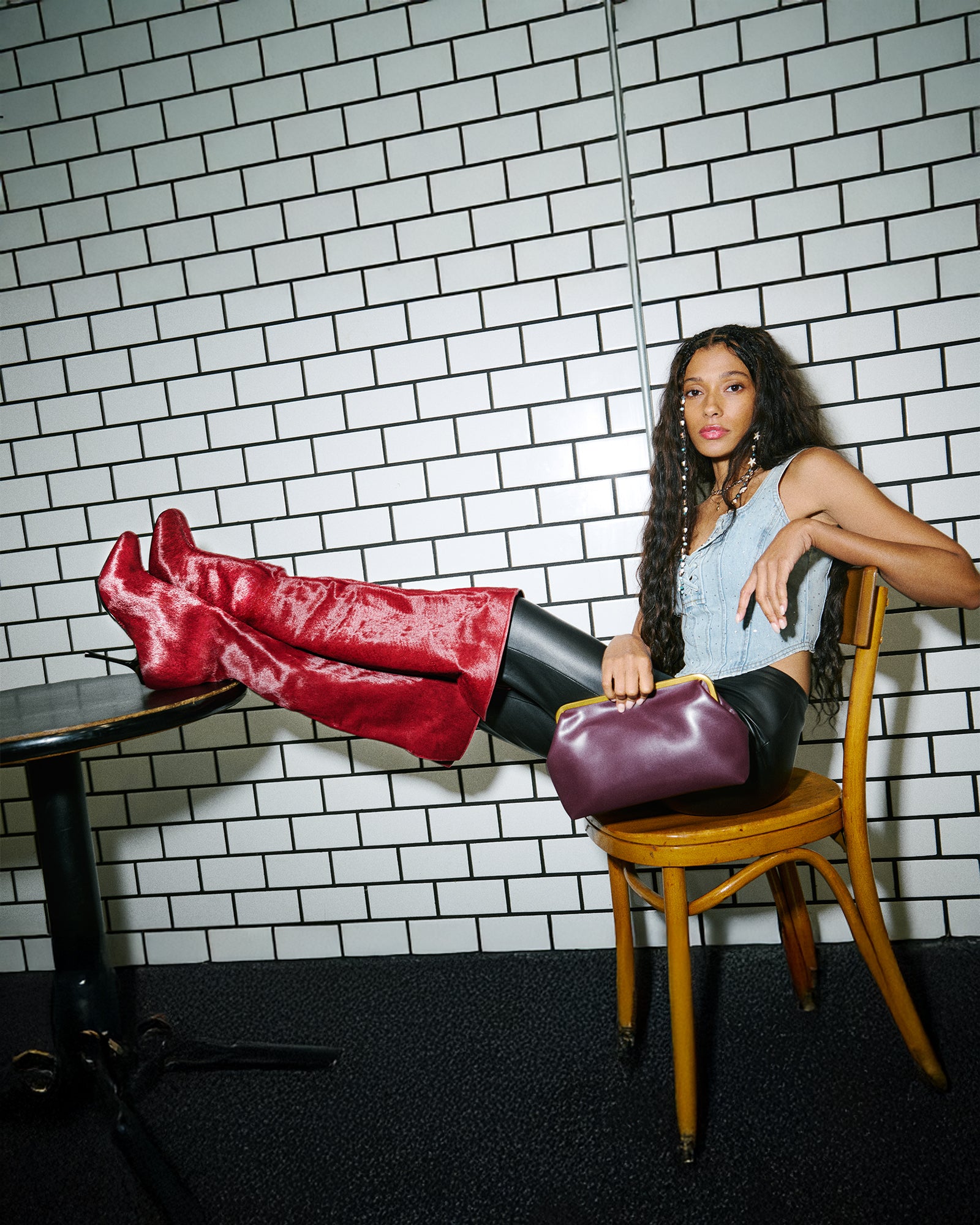 ALLURING RED - Image 7